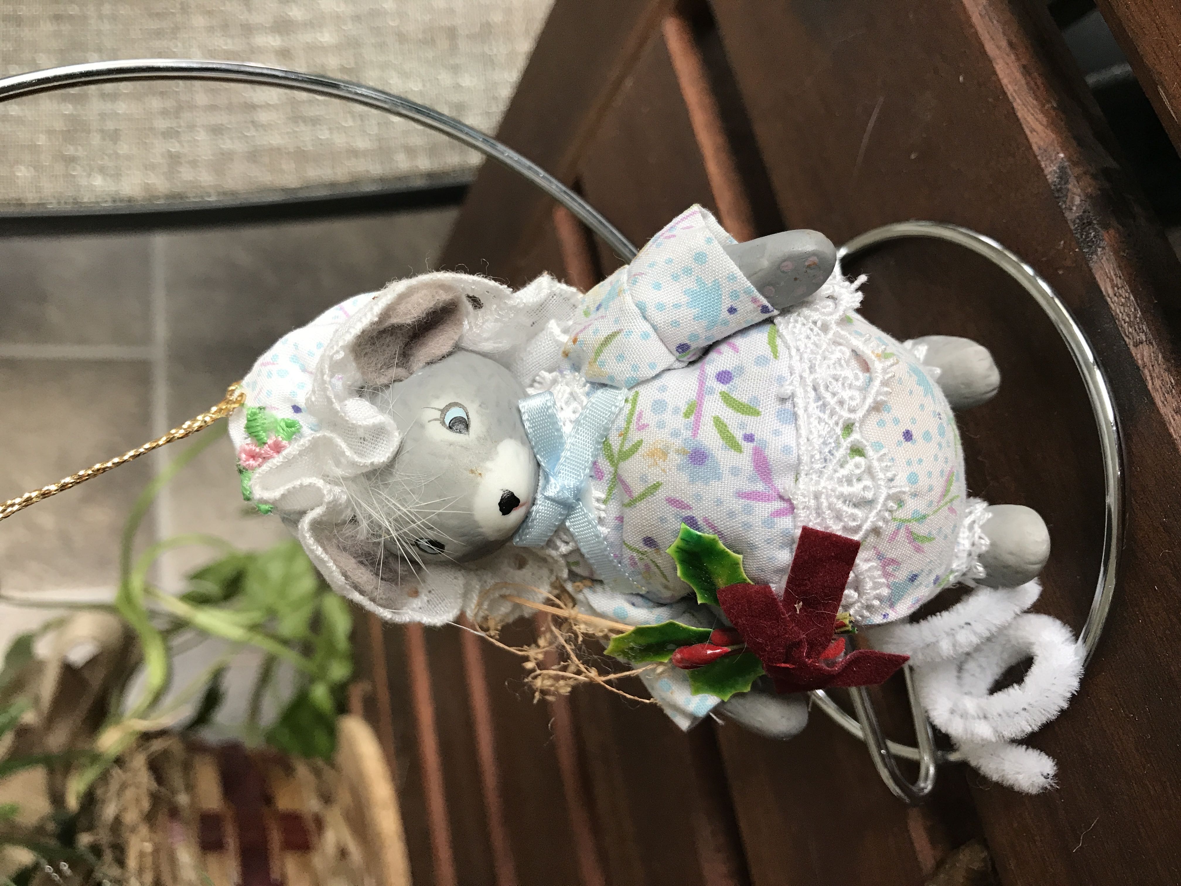 Christmas Mouse  ornament collectible - Main Image 1
