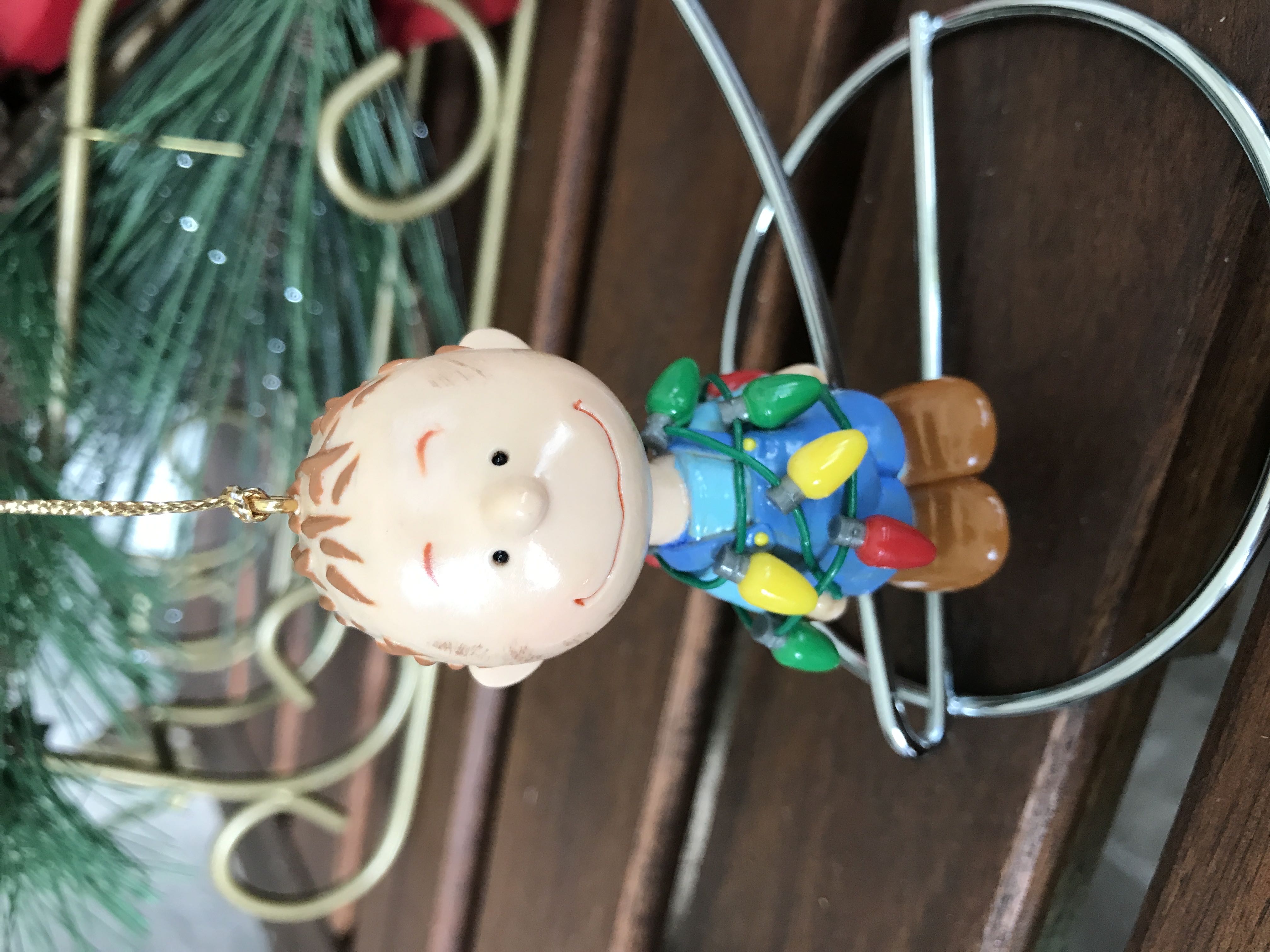 Snoopy Santa With Gift