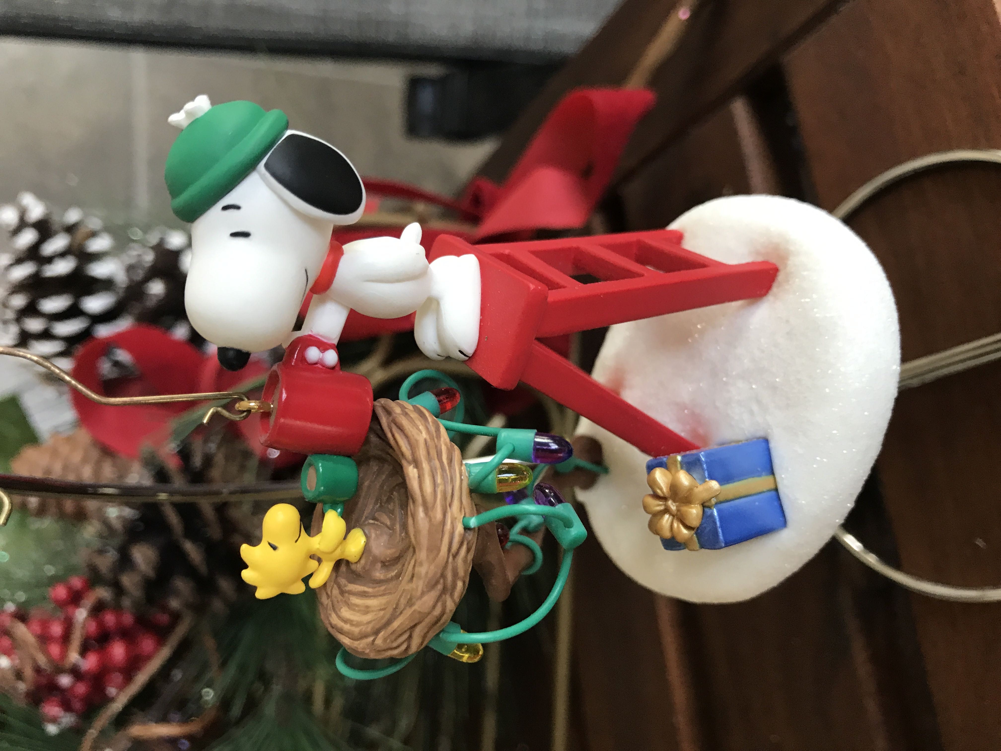 A Job Well-Done  (Peanuts) ornament collectible - Main Image 2