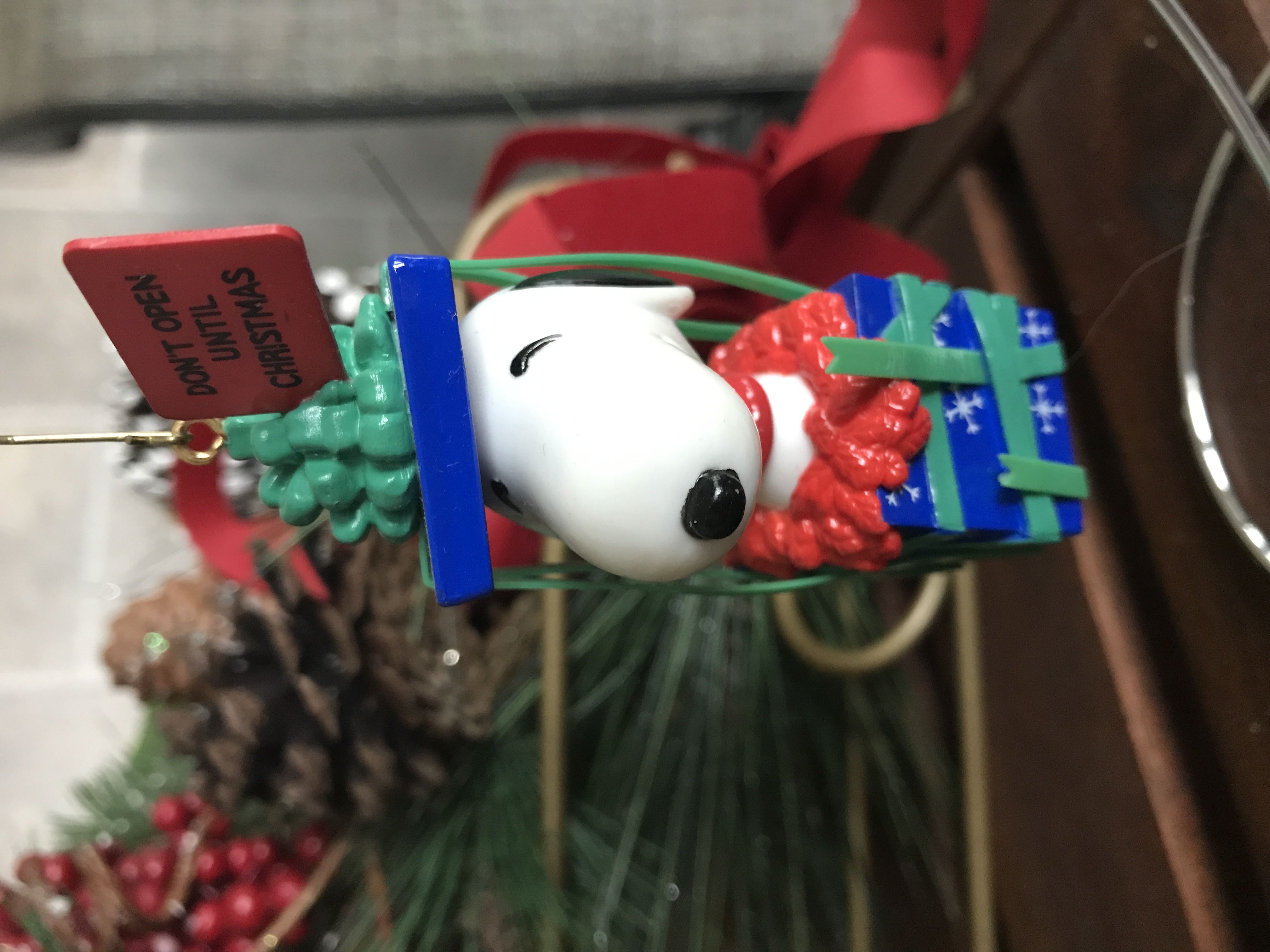 Precious Moments: Baby On Wreath