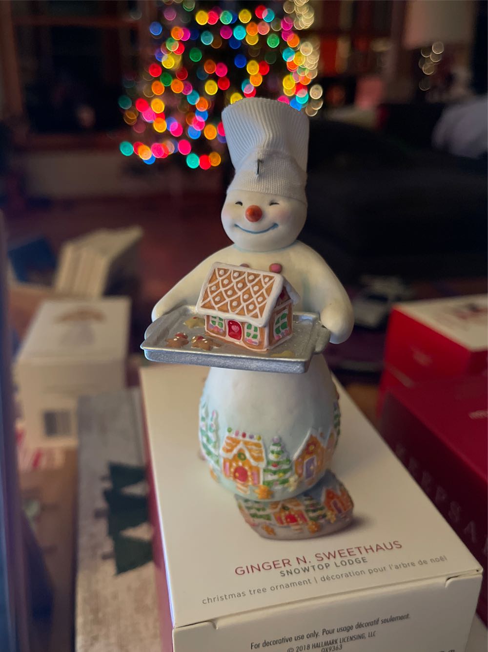 Ginger N. Sweethaus - Snowtop Lodge (Snowman) ornament collectible [Barcode 763795272525] - Main Image 4