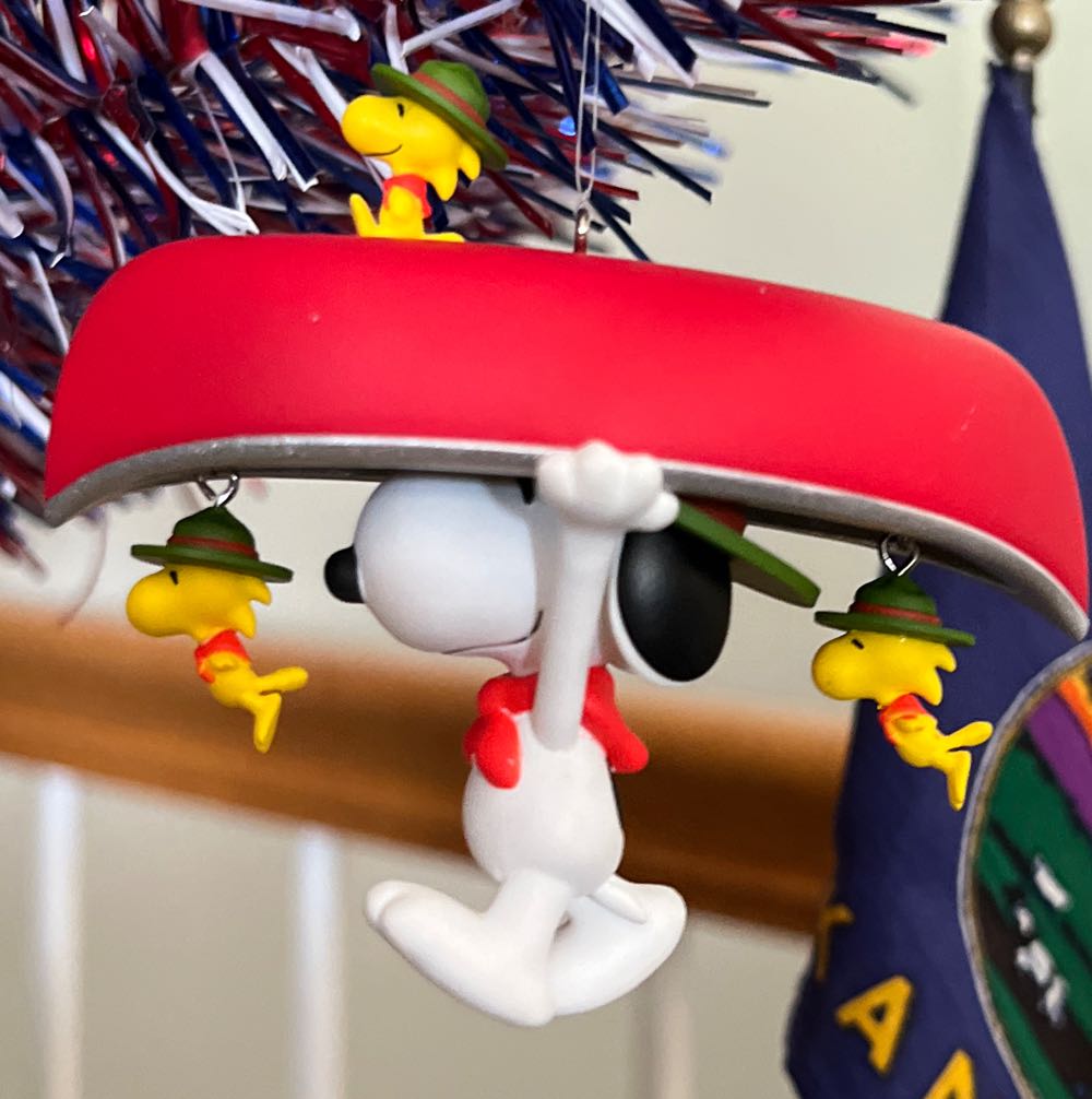 Portaging Pals - The Peanuts Gang (Beagle Scouts) ornament collectible [Barcode 763795614035] - Main Image 4