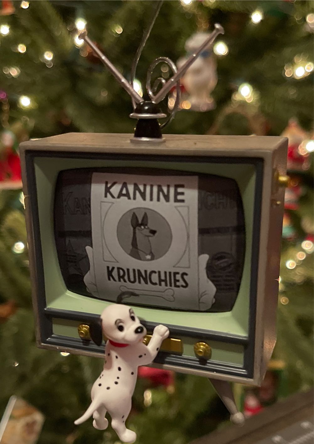 Kanine Krunchies - Disney 101 Dalmatians (Disney) ornament collectible [Barcode 763795554126] - Main Image 4
