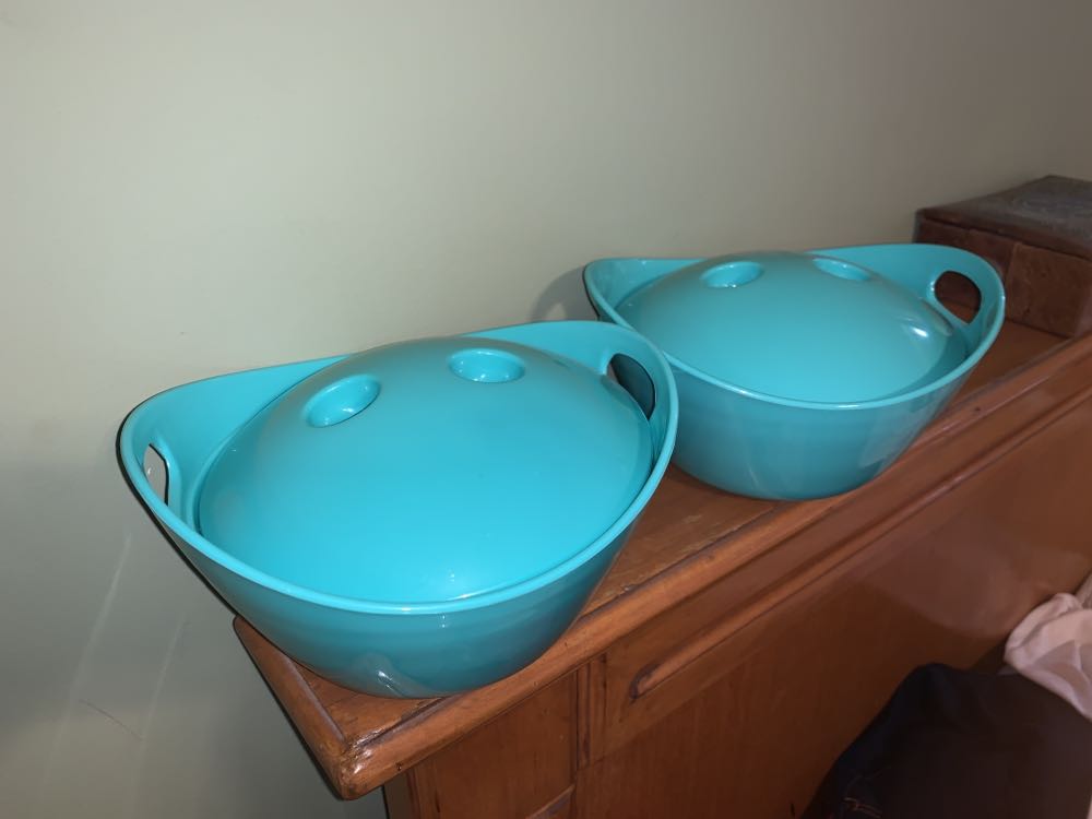 Inge Gold Translucent ball with raised snowflakes