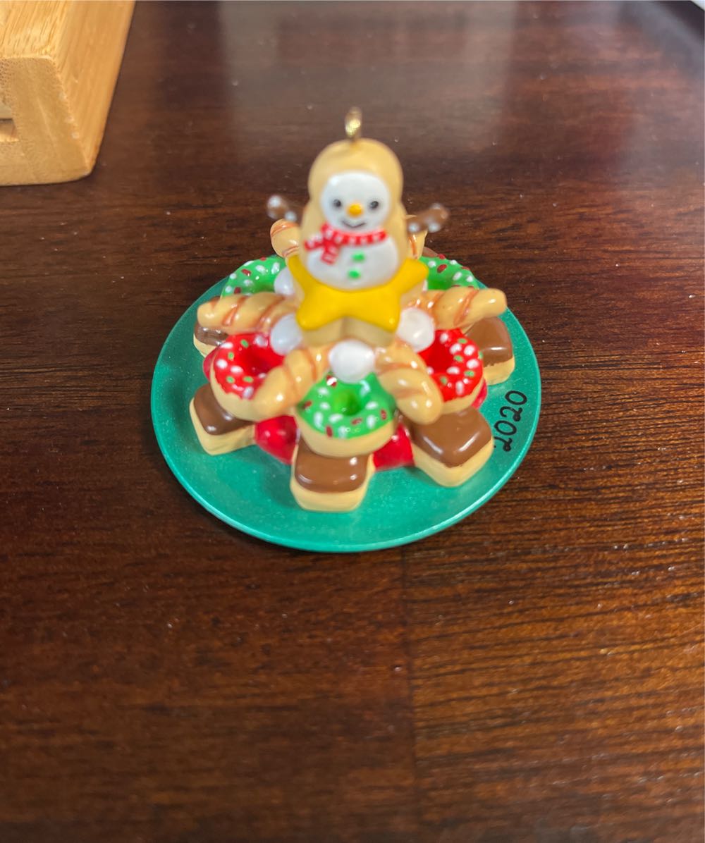 Season’s Treatings #12 (2020) - Season’s Treatings (Season’s Treating) ornament collectible [Barcode 763795577309] - Main Image 4