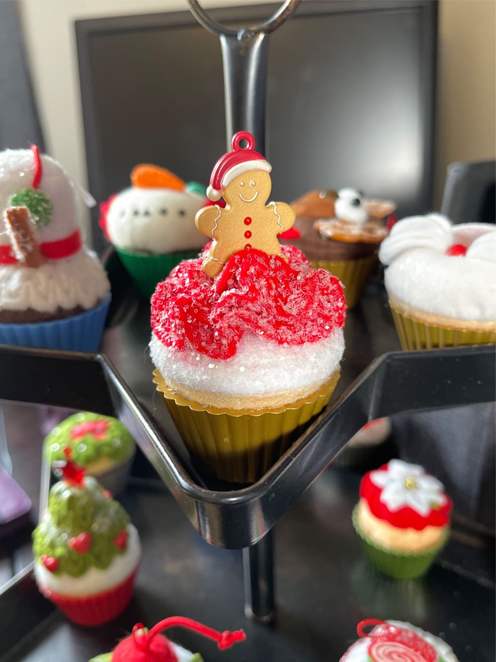 #11 Gingerbread Cutie - Christmas Cupcakes (Sweets) ornament collectible [Barcode 763795551798] - Main Image 4