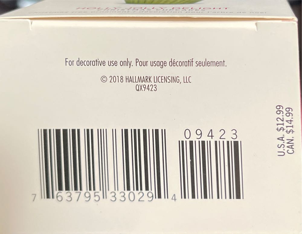 CC#9 Holly Jolly Delight - Christmas Cupcakes (Christmas Cupcakes) ornament collectible [Barcode 763795330294] - Main Image 3