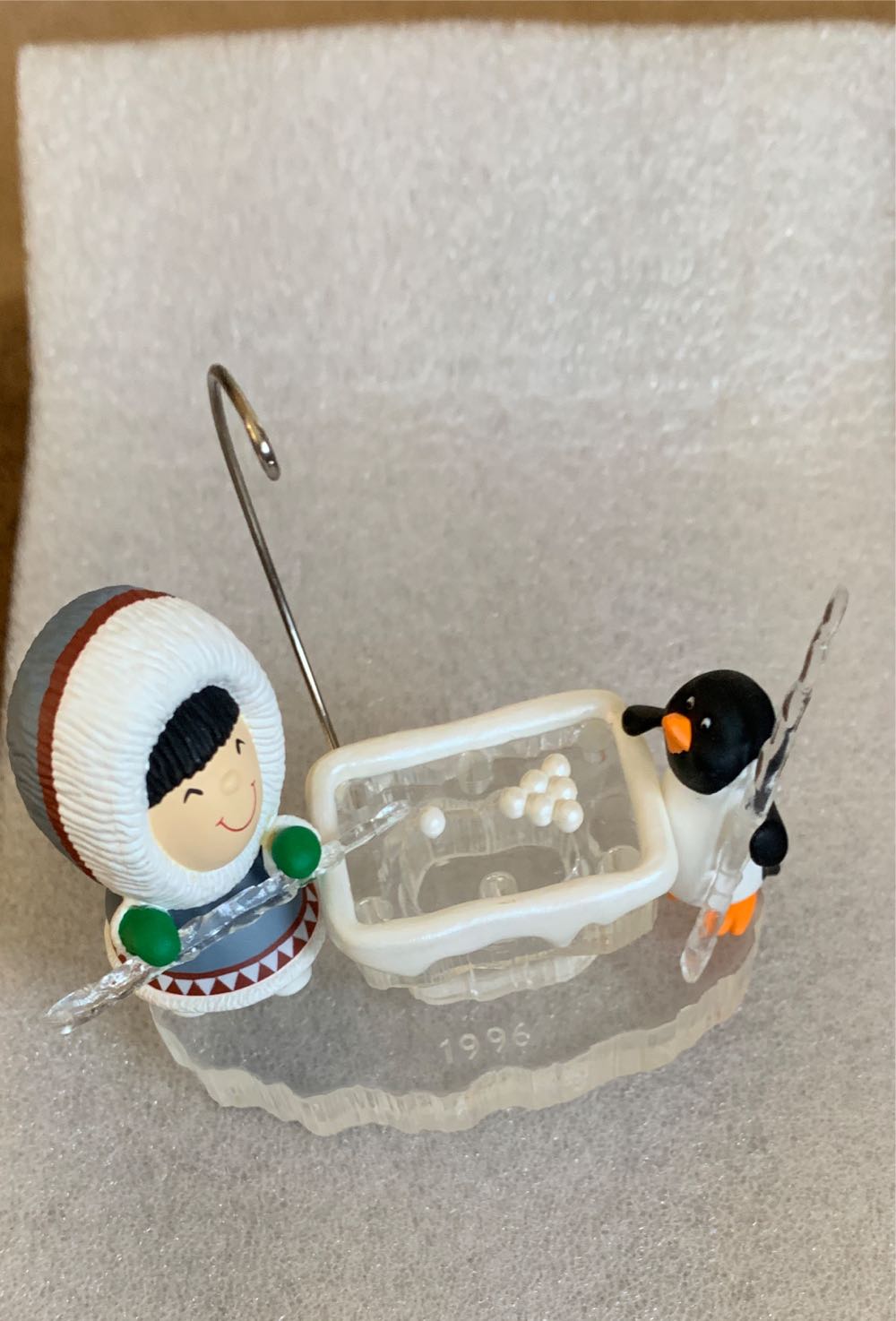 Frosty Friends #17 (1996) - Frosty Friends (Eskimo) ornament collectible [Barcode 015012290868] - Main Image 3