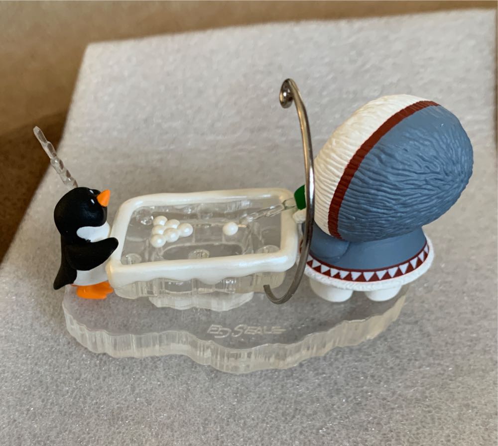 Frosty Friends #17 (1996) - Frosty Friends (Eskimo) ornament collectible [Barcode 015012290868] - Main Image 4