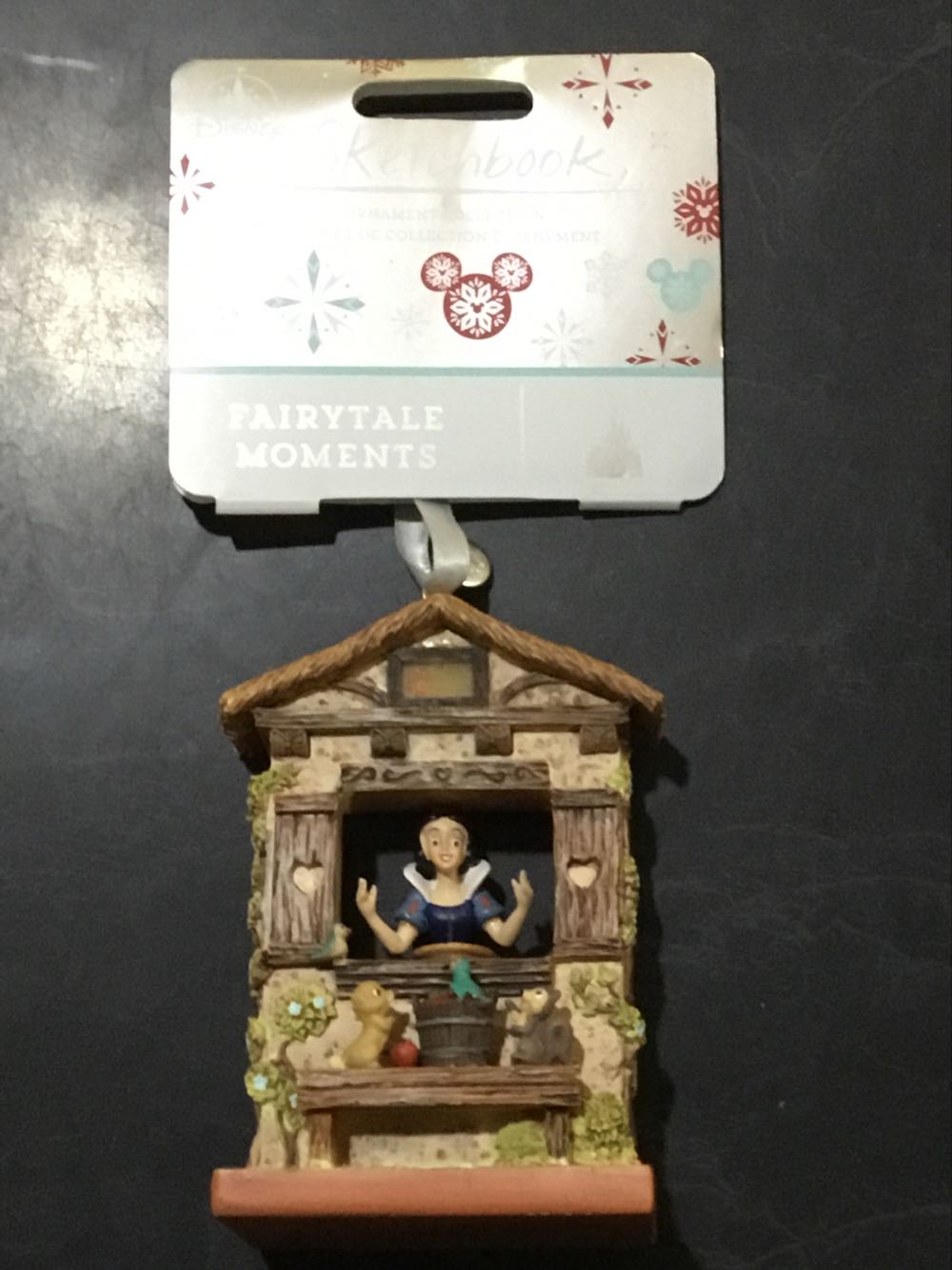 Snow White And The Seven Dwarfs - Snow White - Disney Snow White and the Seven Dwarfs (Fairytale Moments) ornament collectible [Barcode 887734320730] - Main Image 2