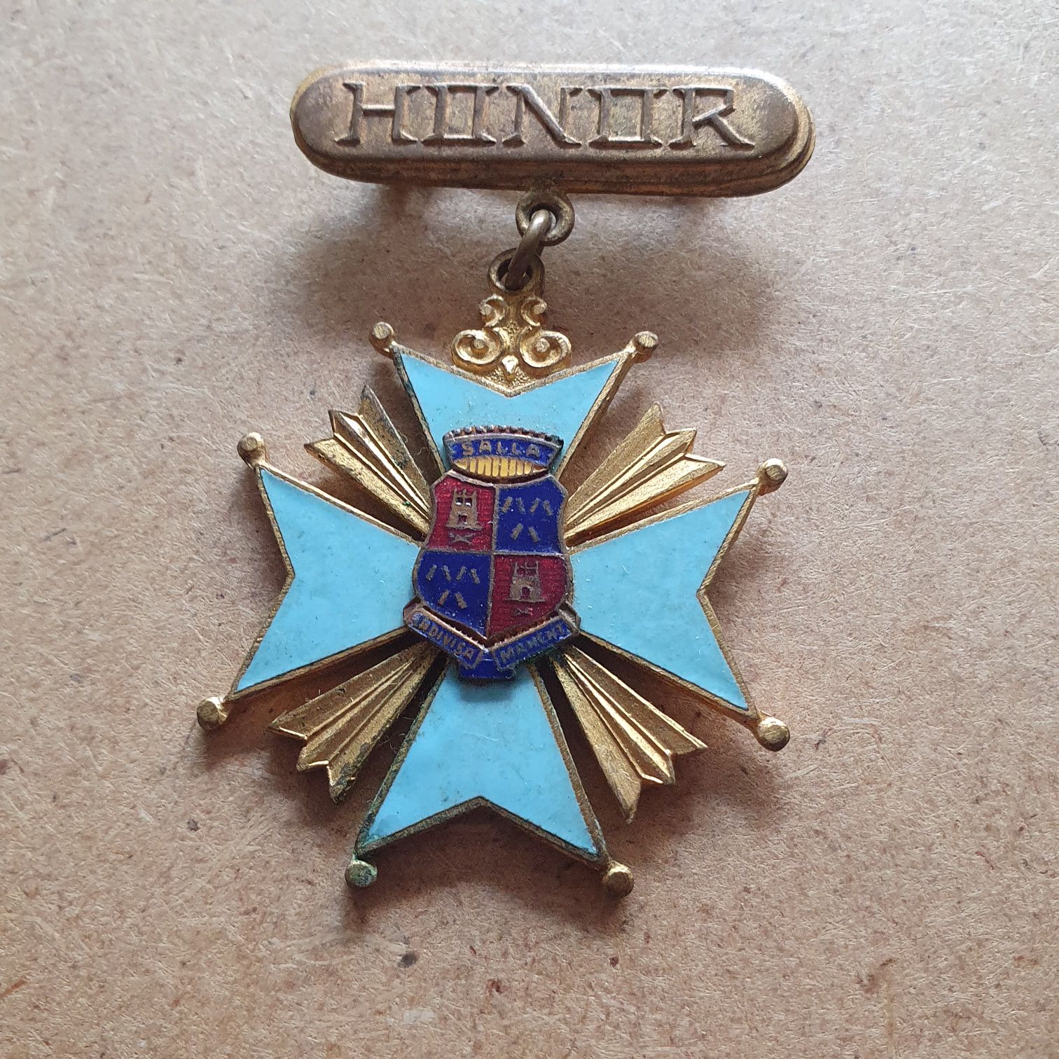 Jim Shore Snoopy Giving Woodstock A Gift Figurine