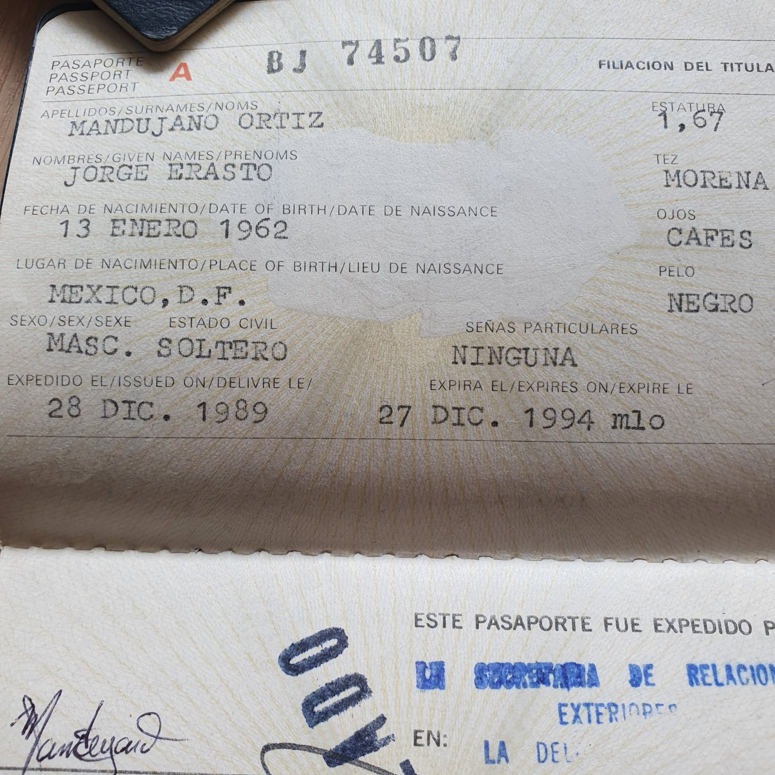 Pasaporte 1989-1994 - Jorge Mandujano Ortiz (Pasaporte 1989-1994) ornament collectible - Main Image 2