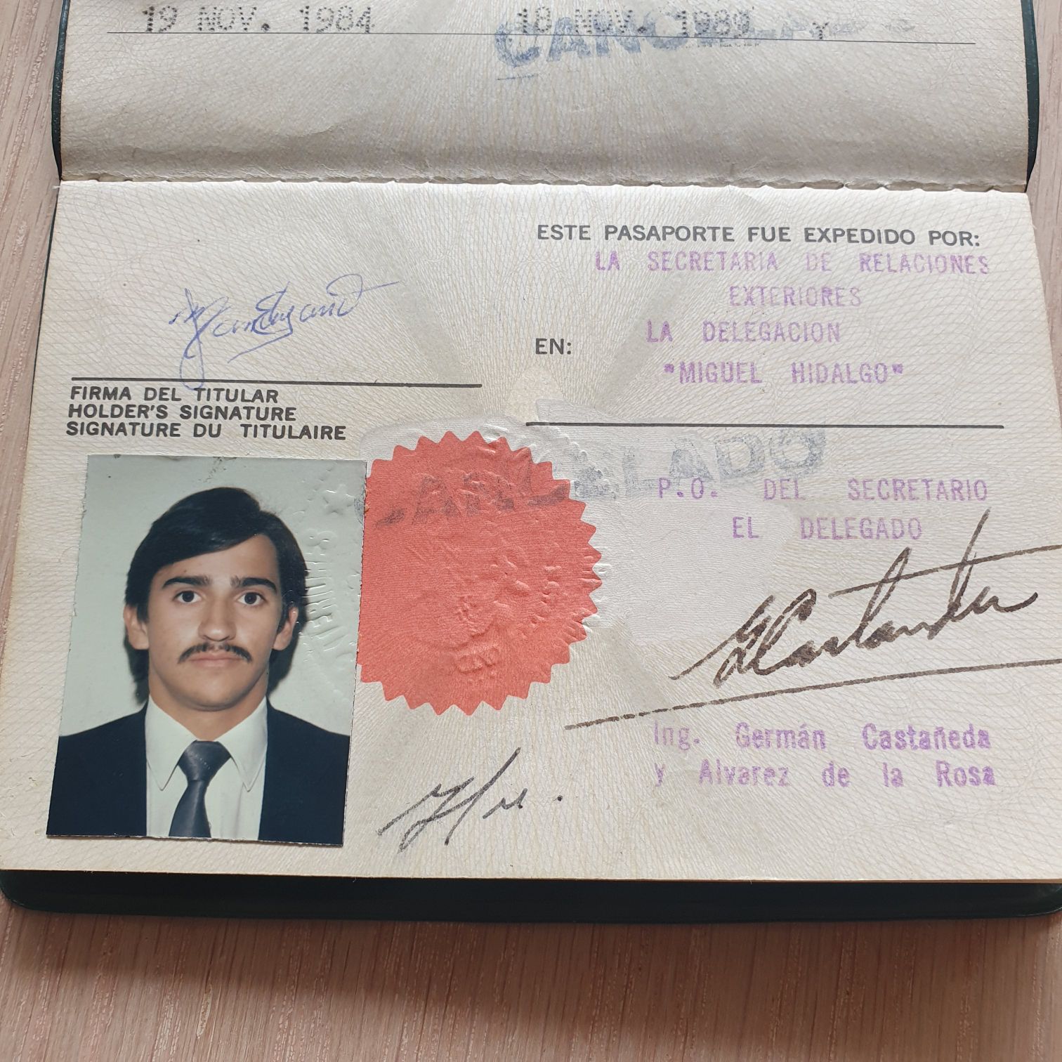 Pasaporte 1984-1989 - Jorge Mandujano Ortiz (Pasaporte 1984-1989) ornament collectible - Main Image 2