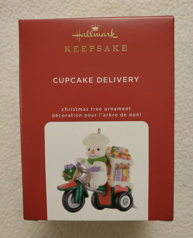 Holiday Parade Companion Cupcake Delivery - Holiday Parade (Limited Edition) ornament collectible [Barcode 763795645657] - Main Image 2