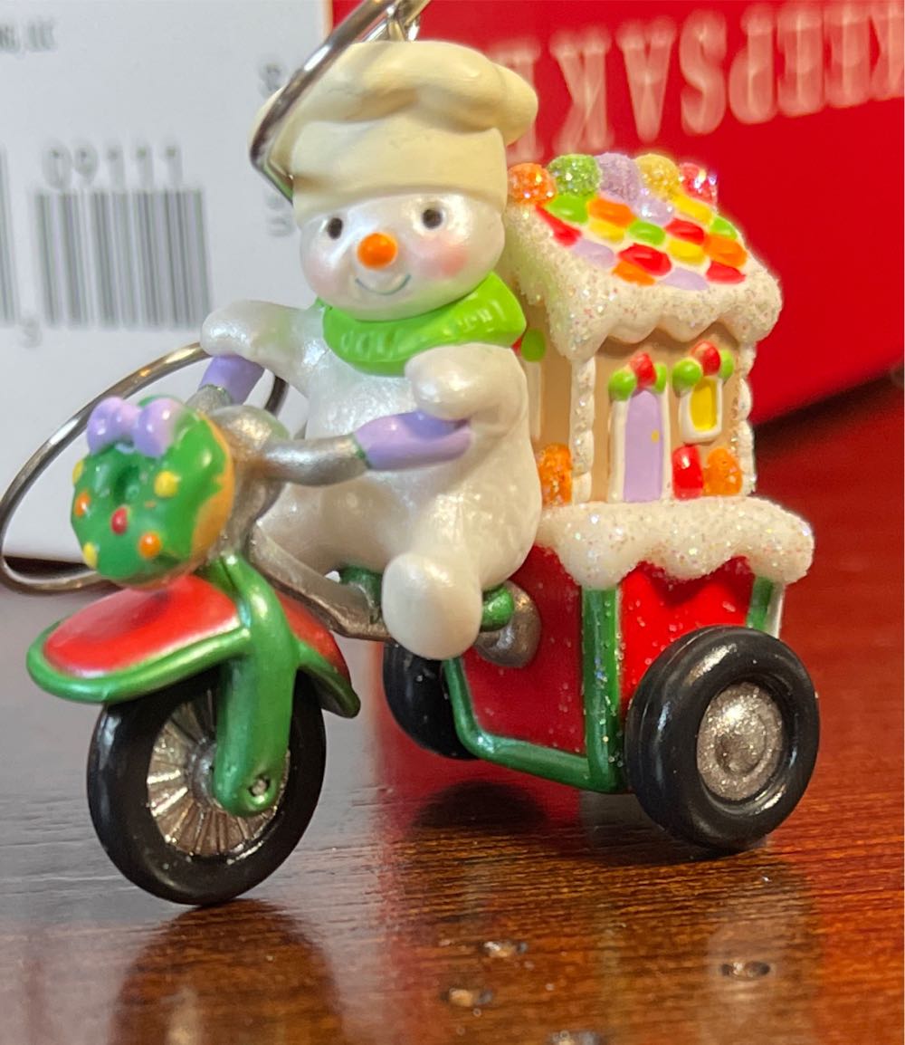 Holiday Parade Companion Cupcake Delivery - Holiday Parade (Limited Edition) ornament collectible [Barcode 763795645657] - Main Image 4