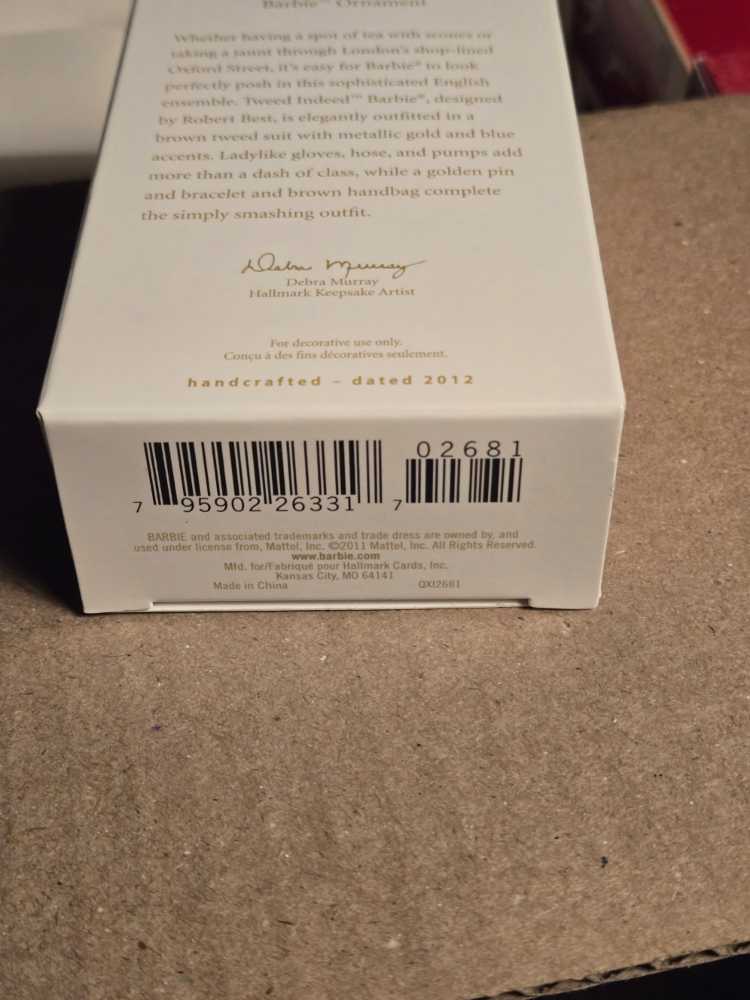 Barbie Tweed Indeed - Holiday Barbie (Barbie Series) ornament collectible [Barcode 795902263317] - Main Image 3