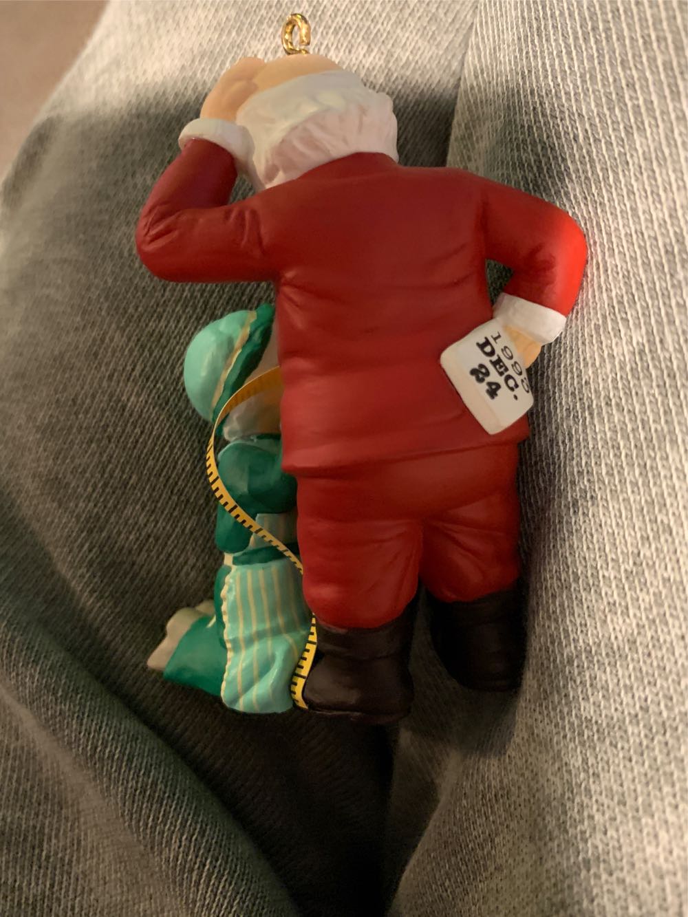 M&MC#8 A Fitting Moment - Mr. And Mrs. Claus (Santa And Mrs. Claus) ornament collectible [Barcode 015012026948] - Main Image 4