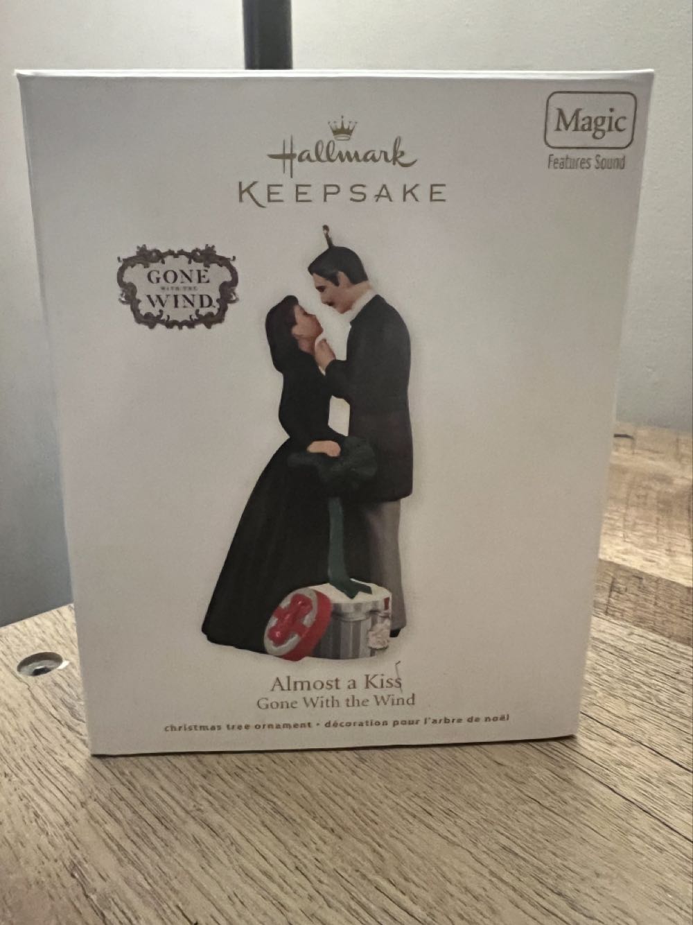 Gone With The Wind- Almost A Kiss - Gone With The Wind (Gone With The Wind) ornament collectible [Barcode 795902199180] - Main Image 2