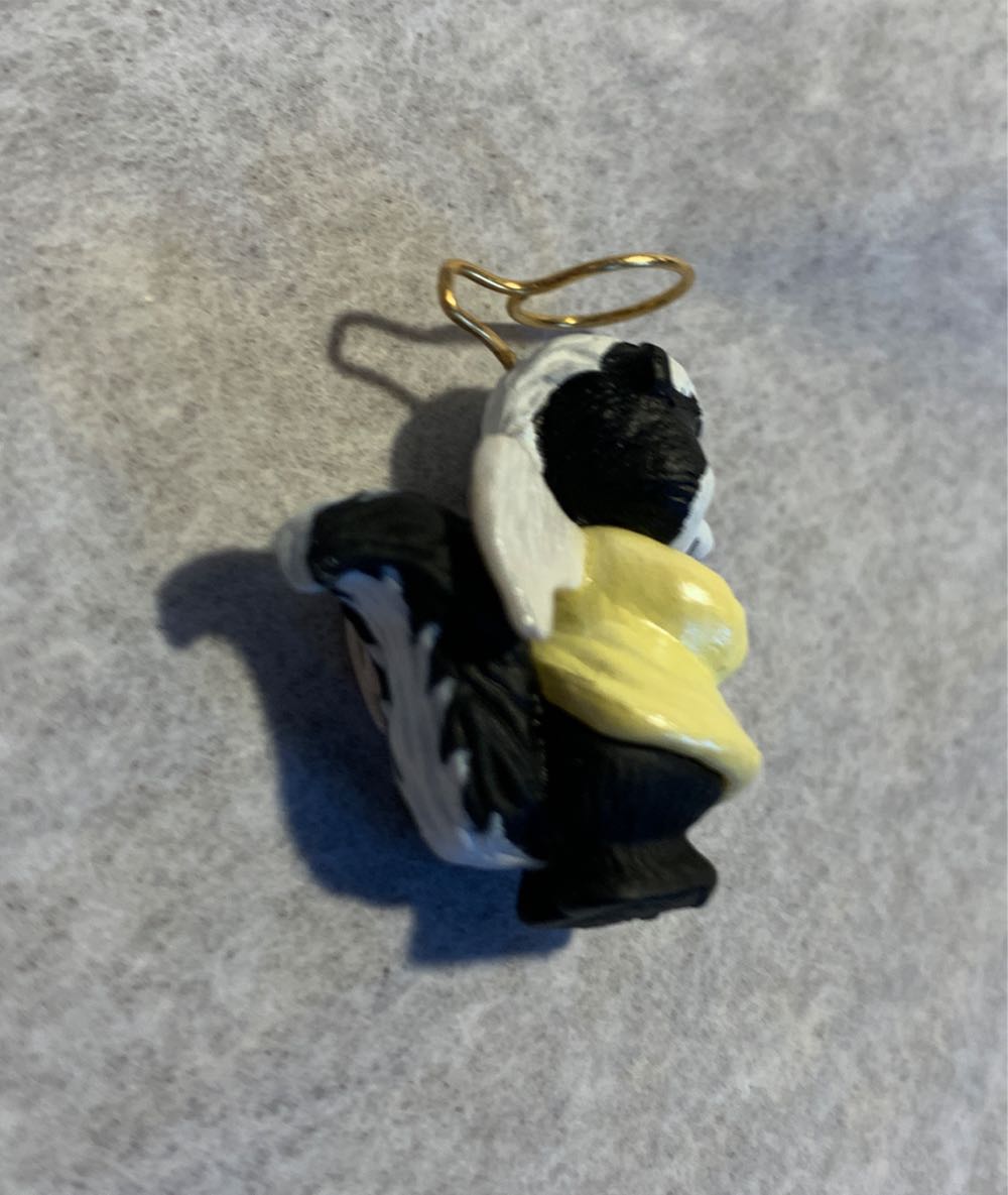 Miniature Nature’s Angels #5 Skunk - Nature’s Angels (Angel) ornament collectible [Barcode 015012125740] - Main Image 4