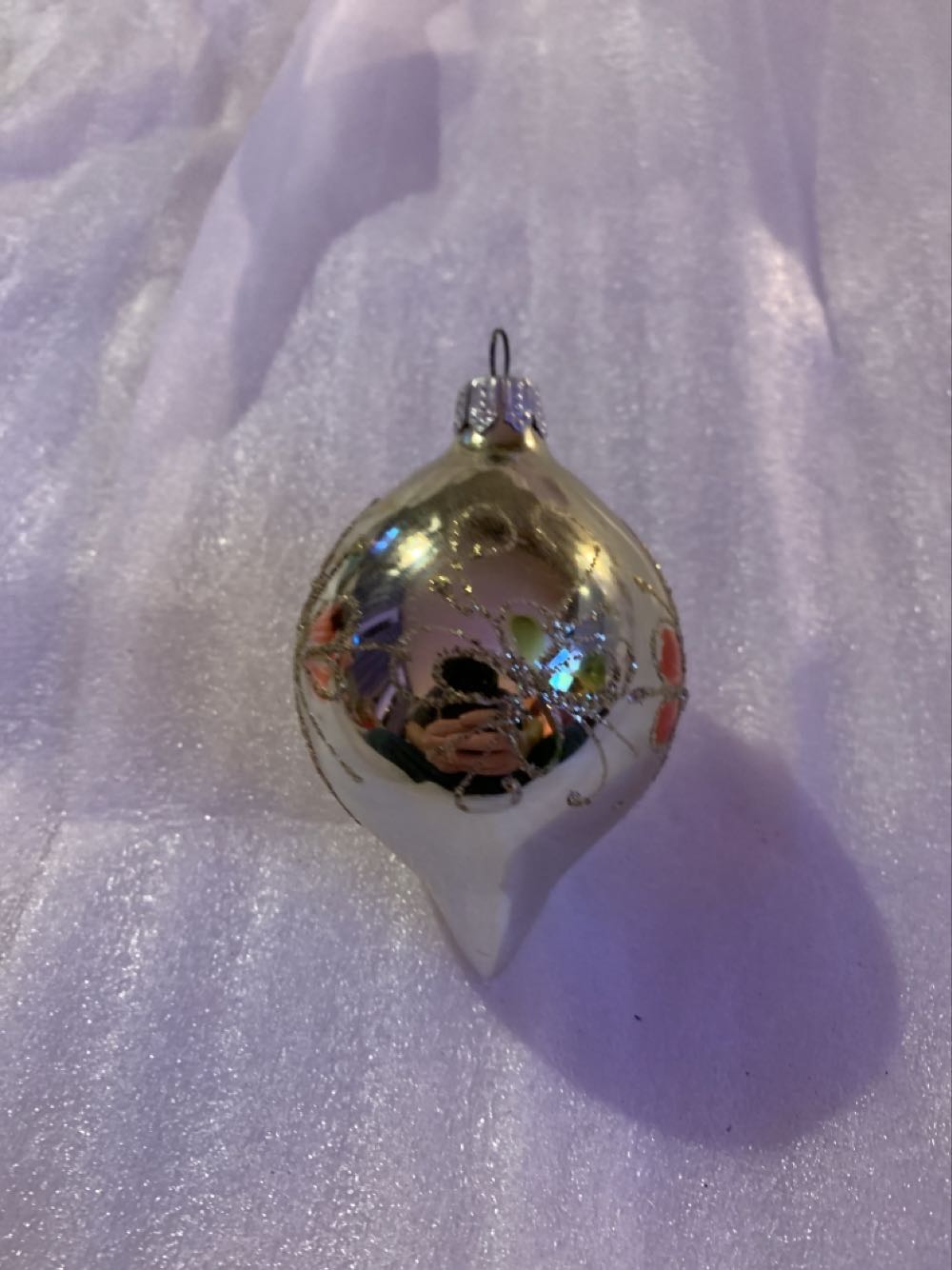 Medium White-Gold Pointed Ball With Leaf Butterflies  ornament collectible - Main Image 2