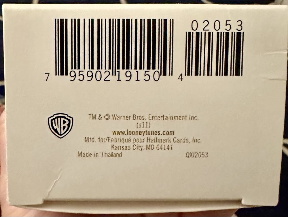 Love Is In Zee Air - Looney Tunes Collection (Pepe Le Pew) ornament collectible [Barcode 795902191504] - Main Image 3