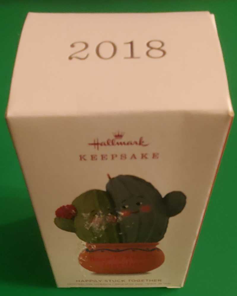 Happily Stuck Together 2018 - Couples (Couples) ornament collectible [Barcode 763795297016] - Main Image 3