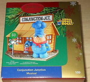 Medium White Pointed Ball With Dimple And Gold Glitter Spirals