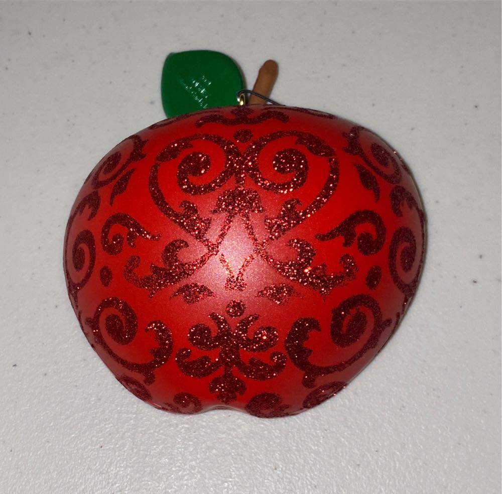 The Fairest Of Them All - Snow White And The Seven Dwarfs (Disney) ornament collectible [Barcode 795902087425] - Main Image 3