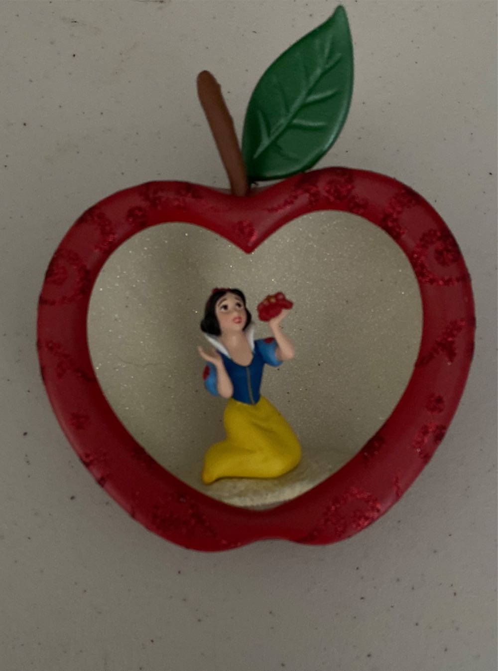 The Fairest Of Them All - Snow White And The Seven Dwarfs (Disney) ornament collectible [Barcode 795902087425] - Main Image 4