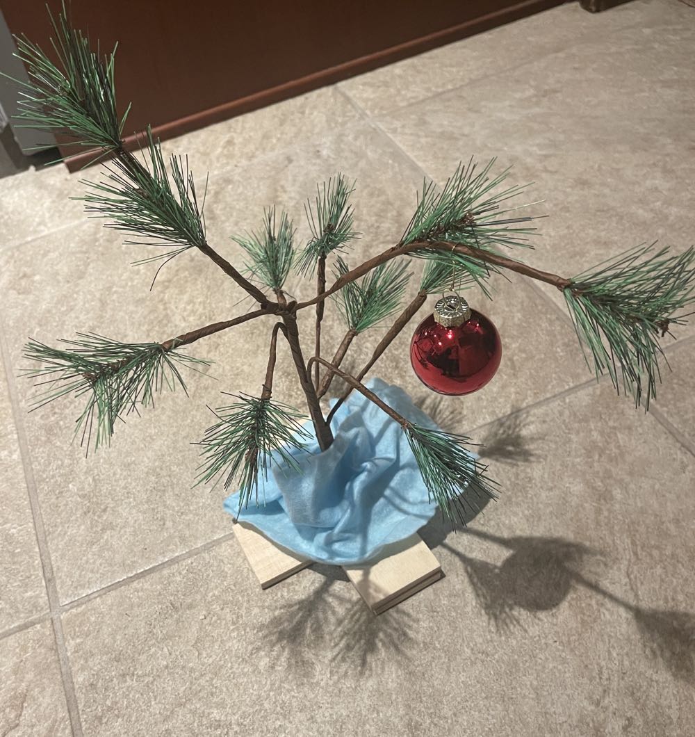 Peanuts Charlie Brown Christmas Tree With Linus Blanket Productworks 18-inch  (Peanuts A Charlie Brown Christmas) ornament collectible [Barcode 889299513022] - Main Image 2