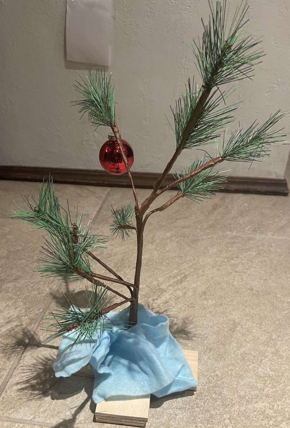 Peanuts Charlie Brown Christmas Tree With Linus Blanket Productworks 18-inch  (Peanuts A Charlie Brown Christmas) ornament collectible [Barcode 889299513022] - Main Image 3