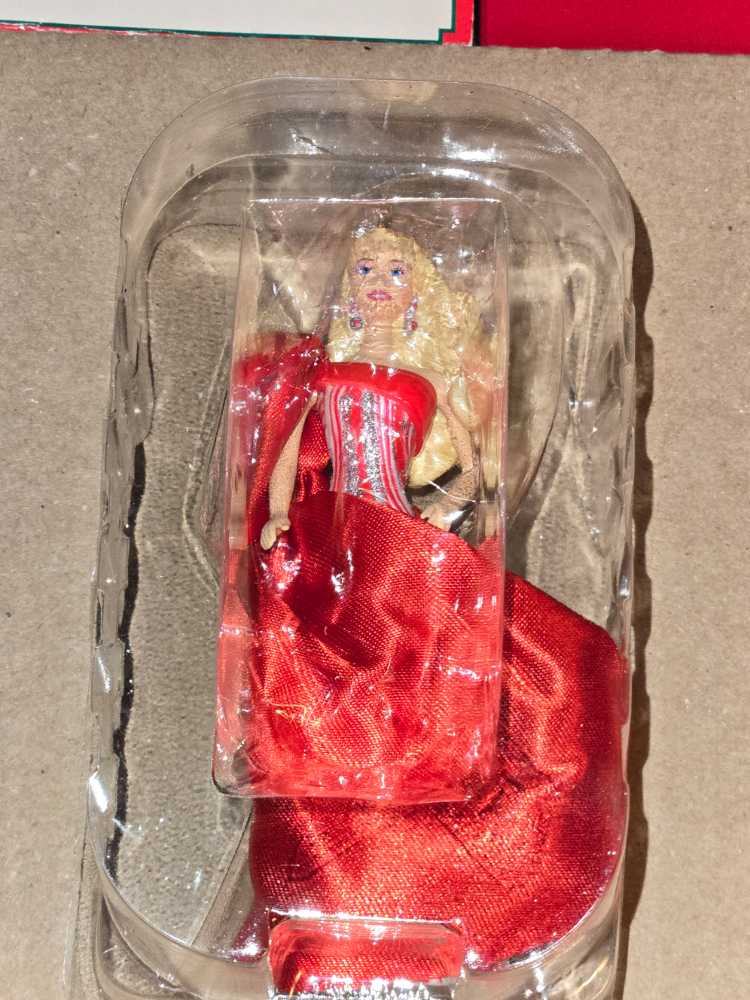 Barbie: Holiday Barbie 2019 #5 - Holiday Barbie (Holiday Barbie) ornament collectible [Barcode 763795532797] - Main Image 4