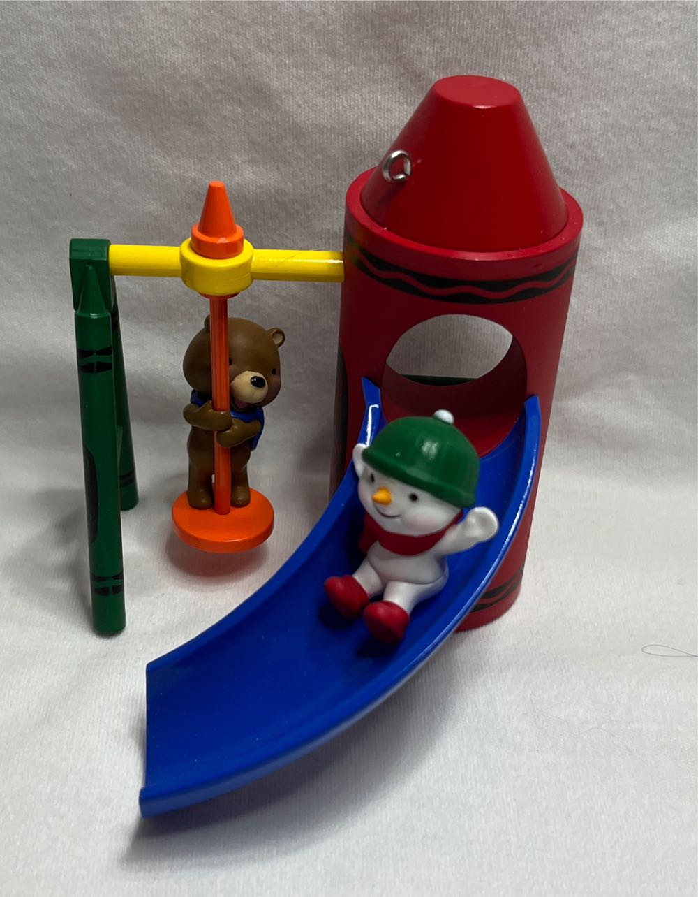 CC’19 Slide Into Fun - Crayola (Crayola) ornament collectible [Barcode 763795467099] - Main Image 4