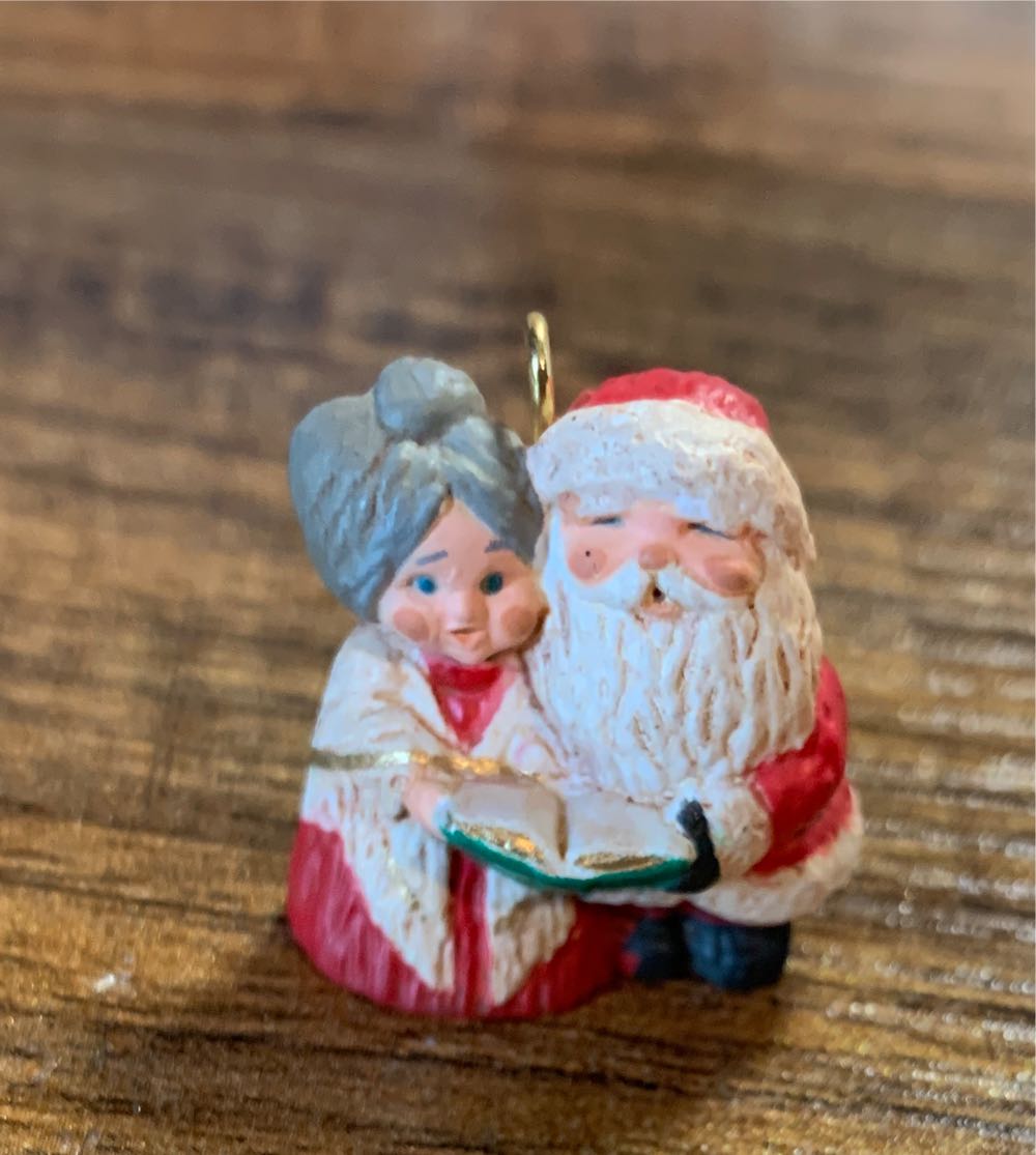 The Kringles #4 - The Kringle Series (Santa) ornament collectible [Barcode 070000027673] - Main Image 3