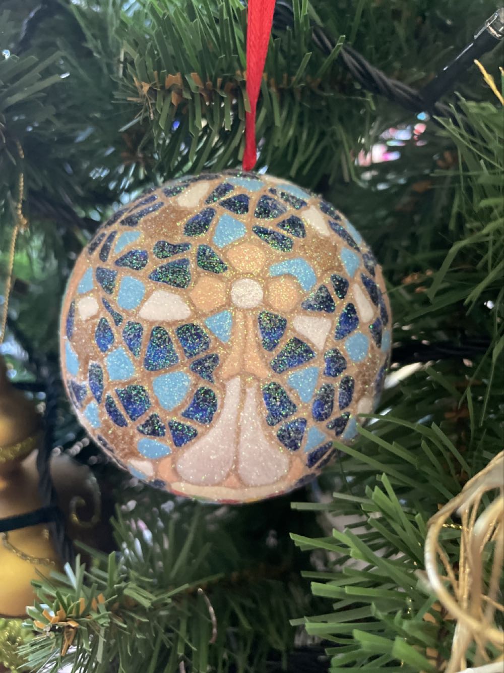 Hallmark Peanuts Charlie Brown With Christmas Tree Holiday