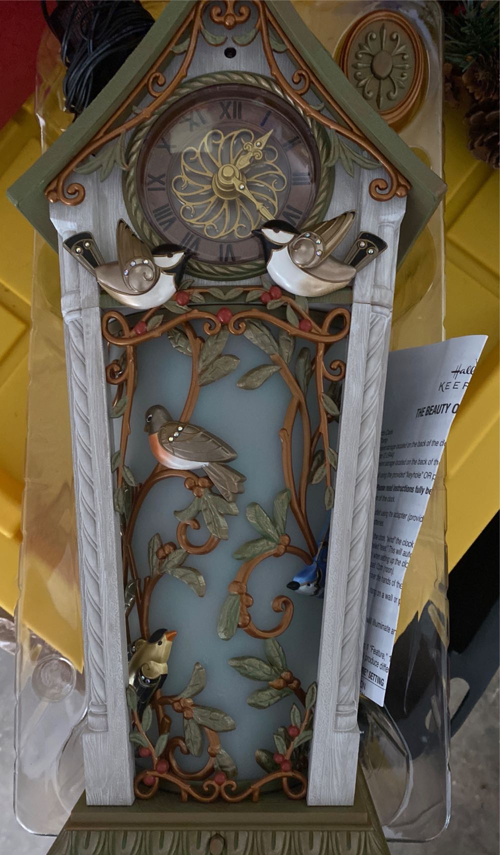 Hallmark Keepsake The Beauty Of Birds Musical Cuckoo Clock Christmas Decoration With Motion And Light - Beauty Of Birds (Tabletop) ornament collectible [Barcode 763795600694] - Main Image 3