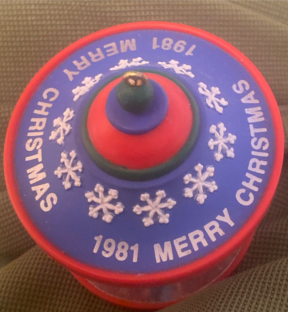 Skaters Carousel - Twirl About Motion (Dated) ornament collectible - Main Image 2