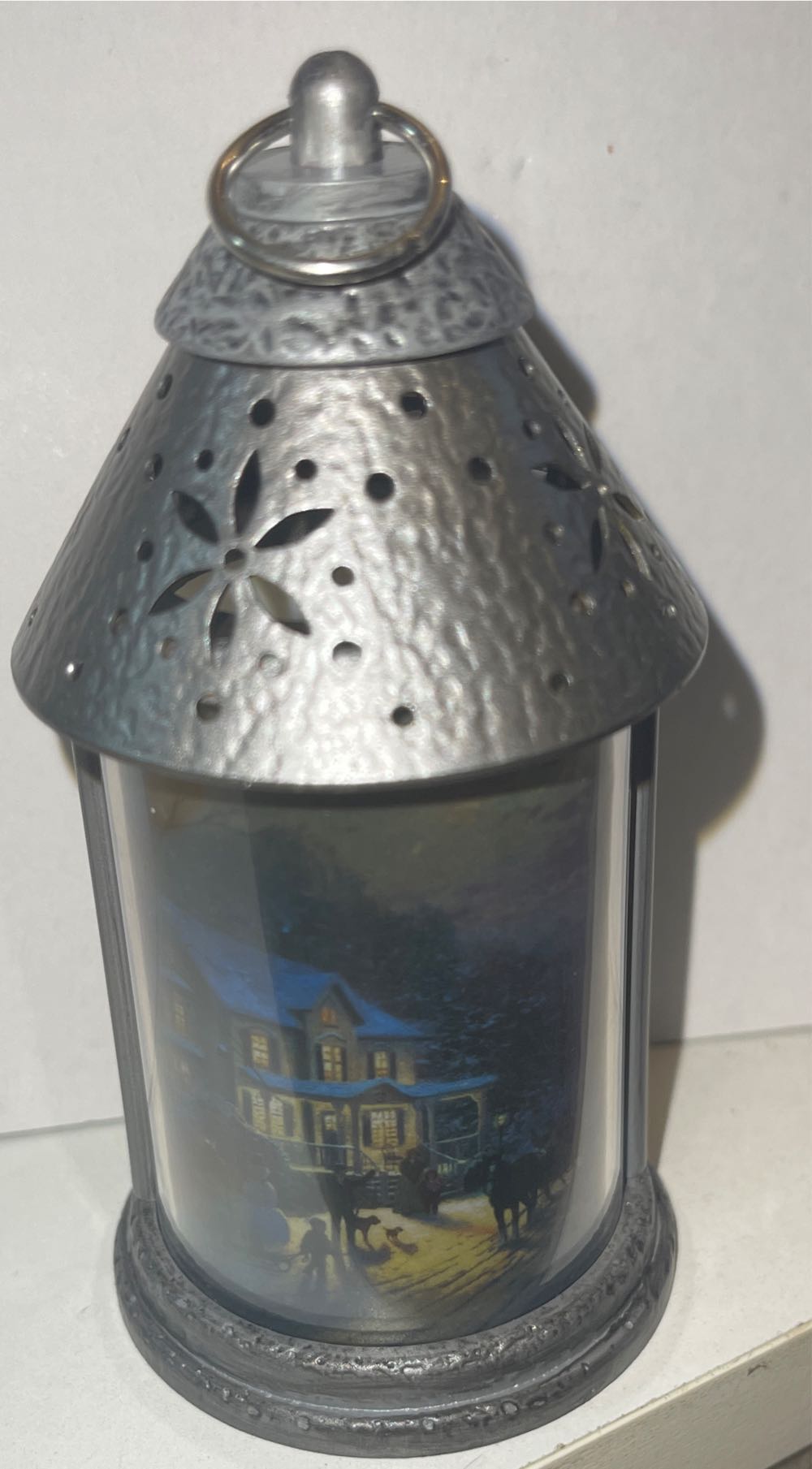 Thomas Kinkade Home For The Holidays Hallmark Ornament Qxg8837 - Home For The Holidays Thomas Kincaid (Lantern Thomas Kincaid) ornament collectible [Barcode 015012772920] - Main Image 4