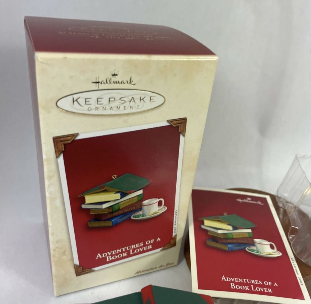 Adventures Of A Book Lover - Hallmark Keepsake (30 Years Of Collecting Memories) ornament collectible [Barcode 015012753417] - Main Image 2