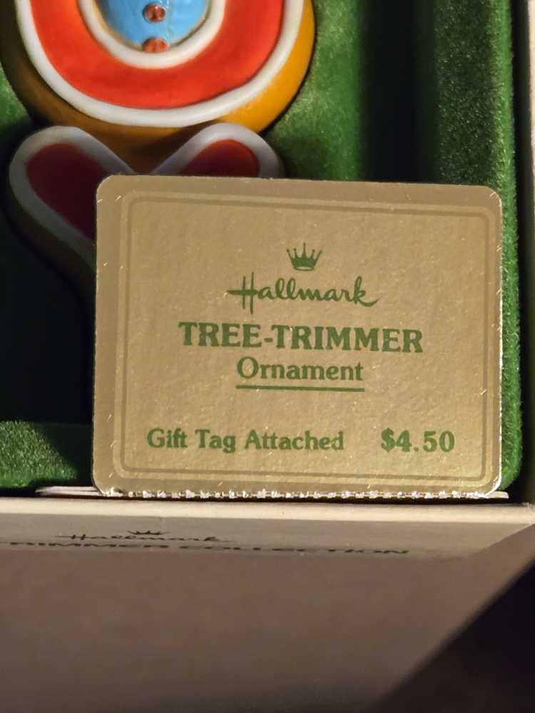 Tree Trimmer Joy  - Tree Trimmer (Elf) ornament collectible - Main Image 3