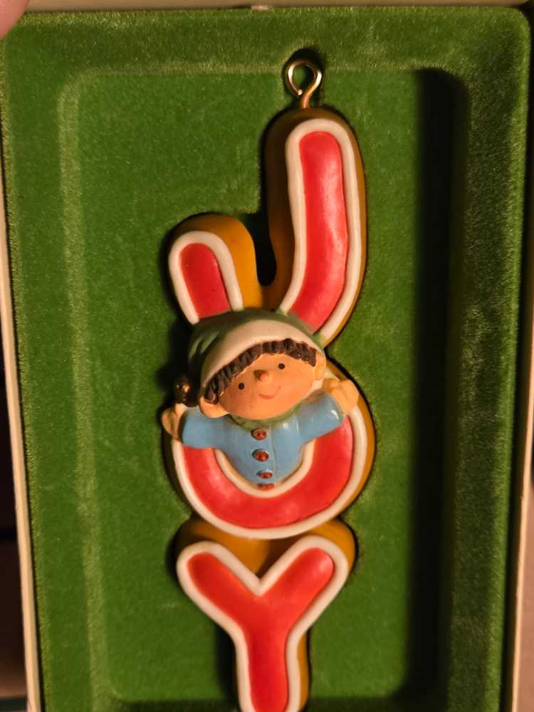 Tree Trimmer Joy  - Tree Trimmer (Elf) ornament collectible - Main Image 4