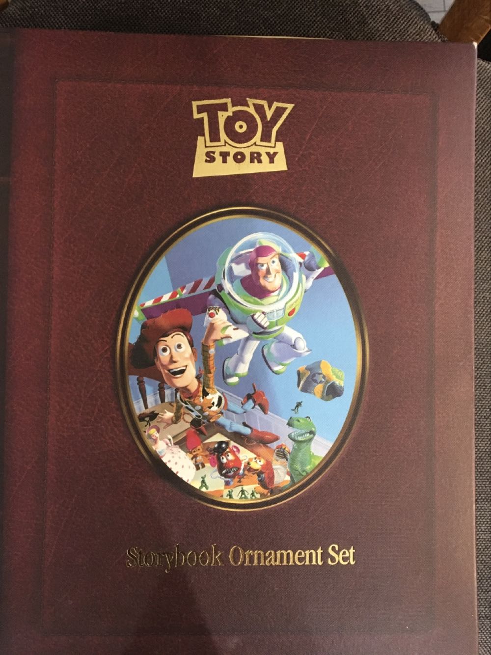 Kurt Adler 5.12-inch Porcelain Irish Cross Ornament Yamj4102