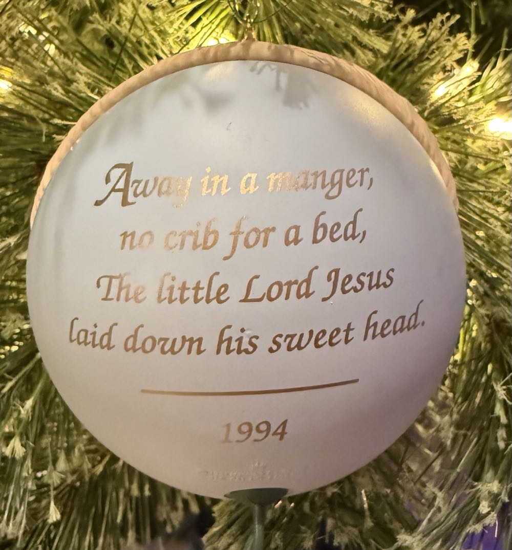 Hallmark Magic Light Away In A Manger - Holiday Magic (Diorama) ornament collectible [Barcode 015012116120] - Main Image 4