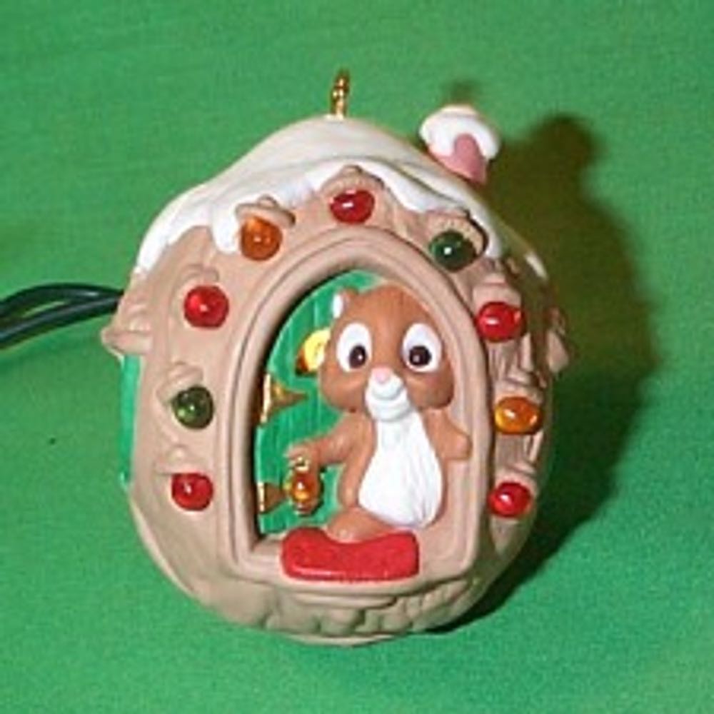 Nut Sweet Nut  (Squirrel) ornament collectible [Barcode 070000027512] - Main Image 2
