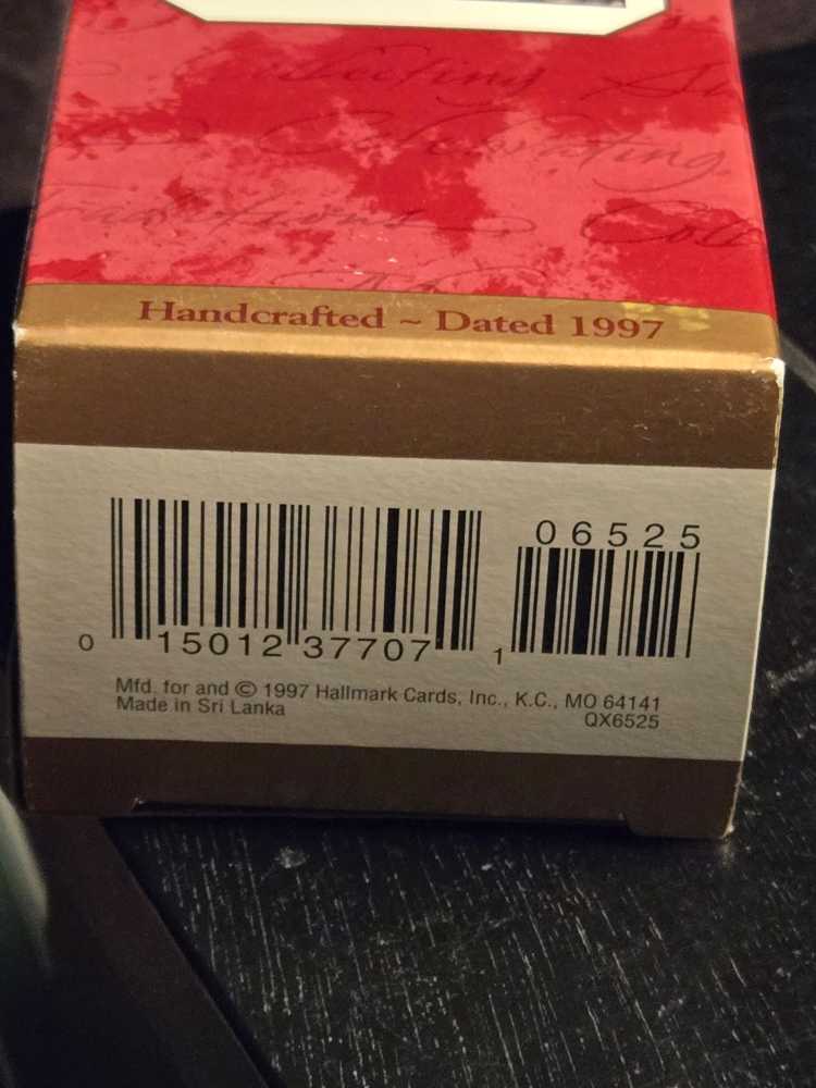 Mom - Family (Mom) ornament collectible [Barcode 015012377071] - Main Image 4