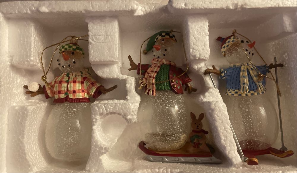 3 Snowpeople - Family (Snow People) ornament collectible - Main Image 4
