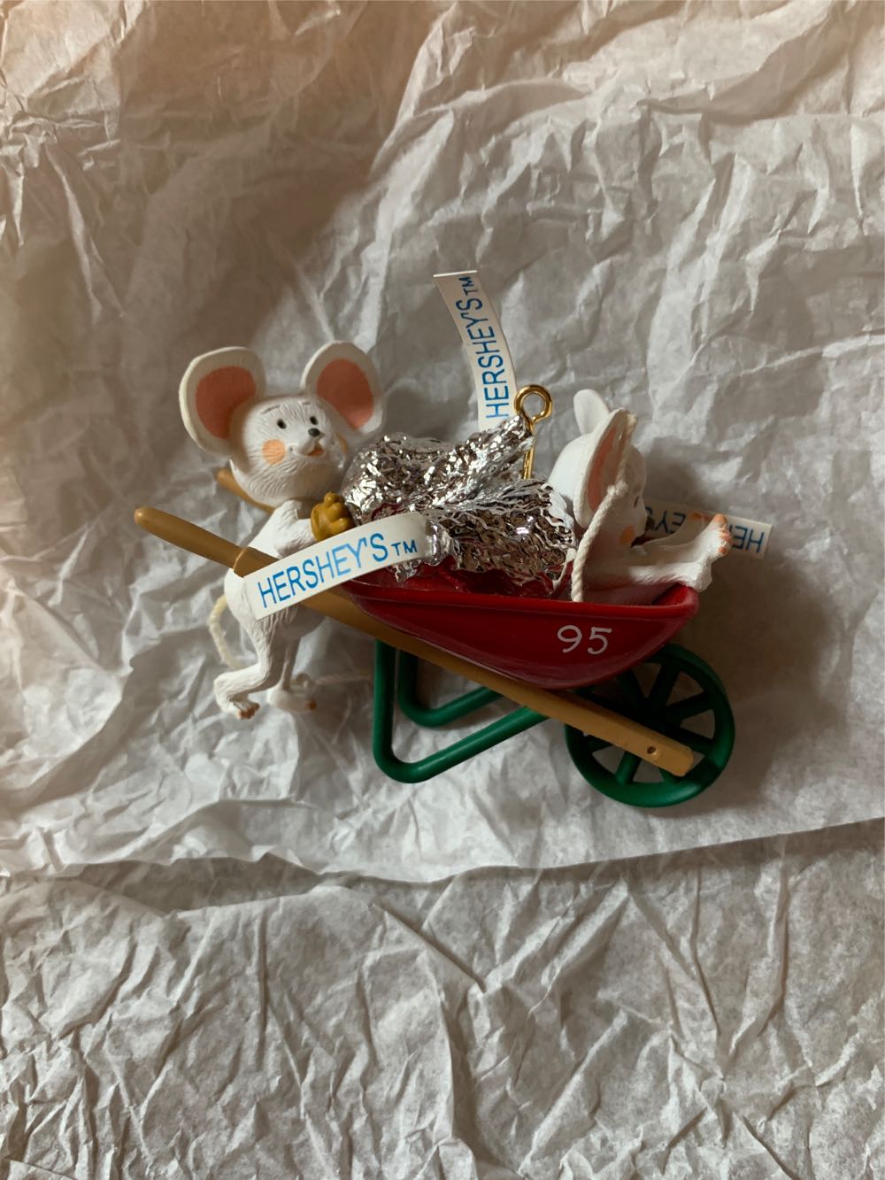 Delivery Kisses - Hershey’s (Food, Mice) ornament collectible [Barcode 015012176506] - Main Image 3