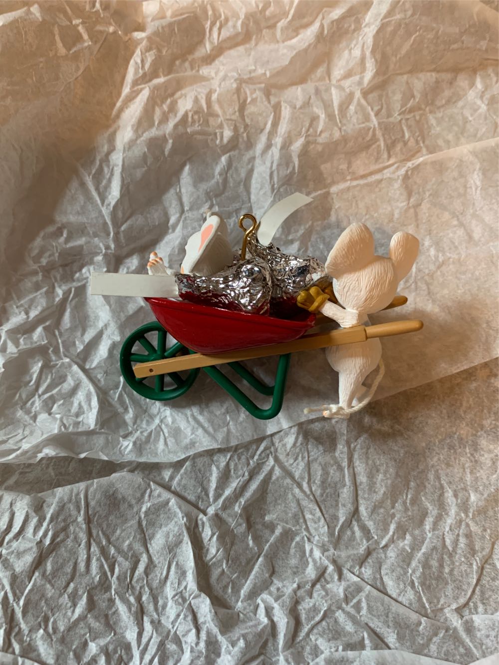 Delivery Kisses - Hershey’s (Food, Mice) ornament collectible [Barcode 015012176506] - Main Image 4