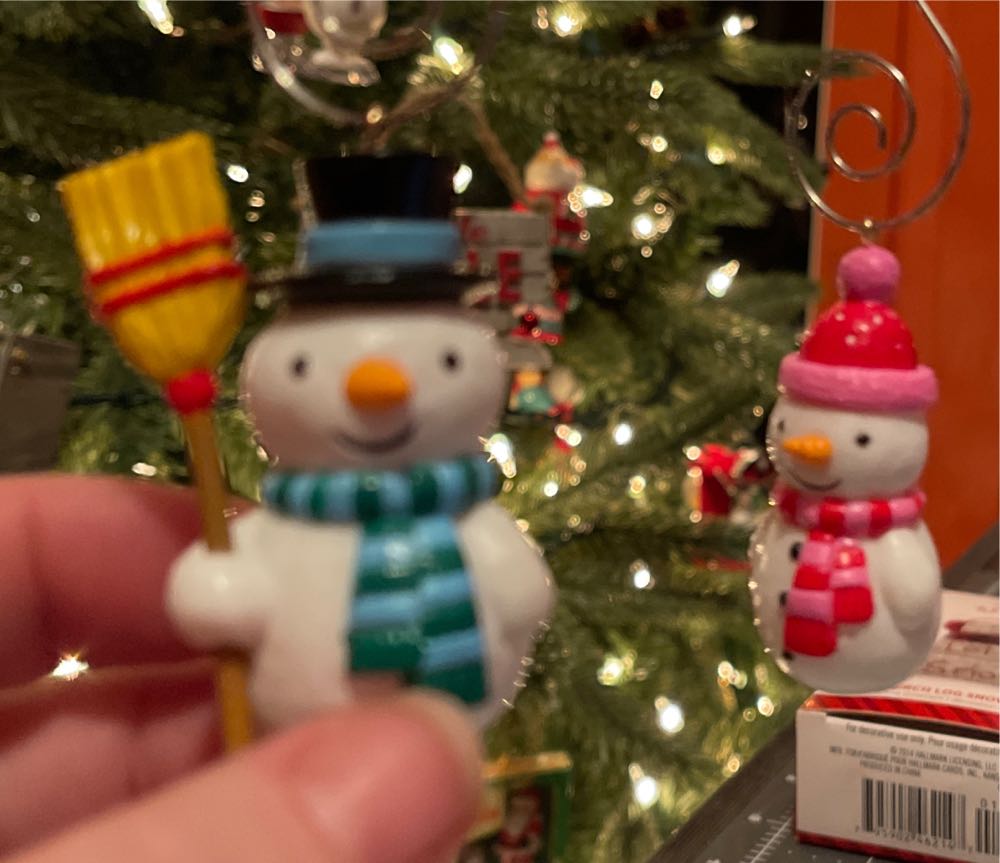 Salt And Pepper Snowmen - VIP Gift (Kitchen) ornament collectible - Main Image 4