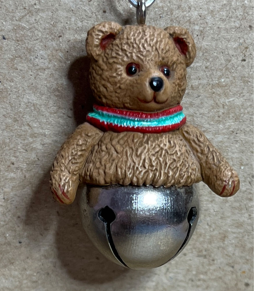 Miniature Christmas Bells #4 Bear 1998 - Christmas Bells (Bears) ornament collectible [Barcode 015012430769] - Main Image 3